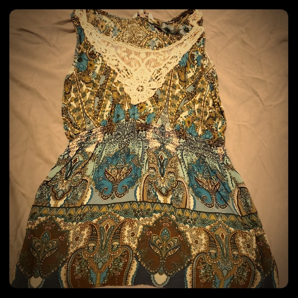 Cute dressy tank with crochet accent XL